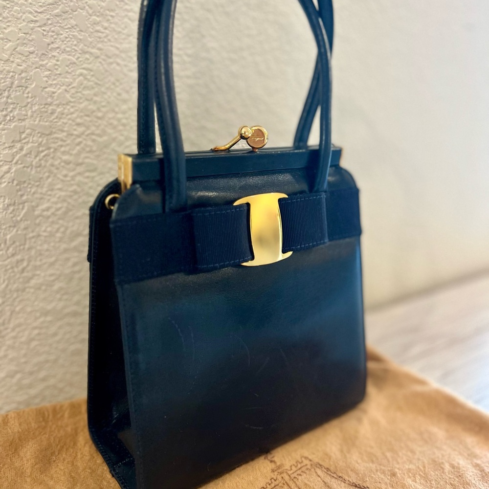 SALVATORE FERRAGAMO Navy Two-way Kisslock Top Handle Purse COA - Picture 7 of 11